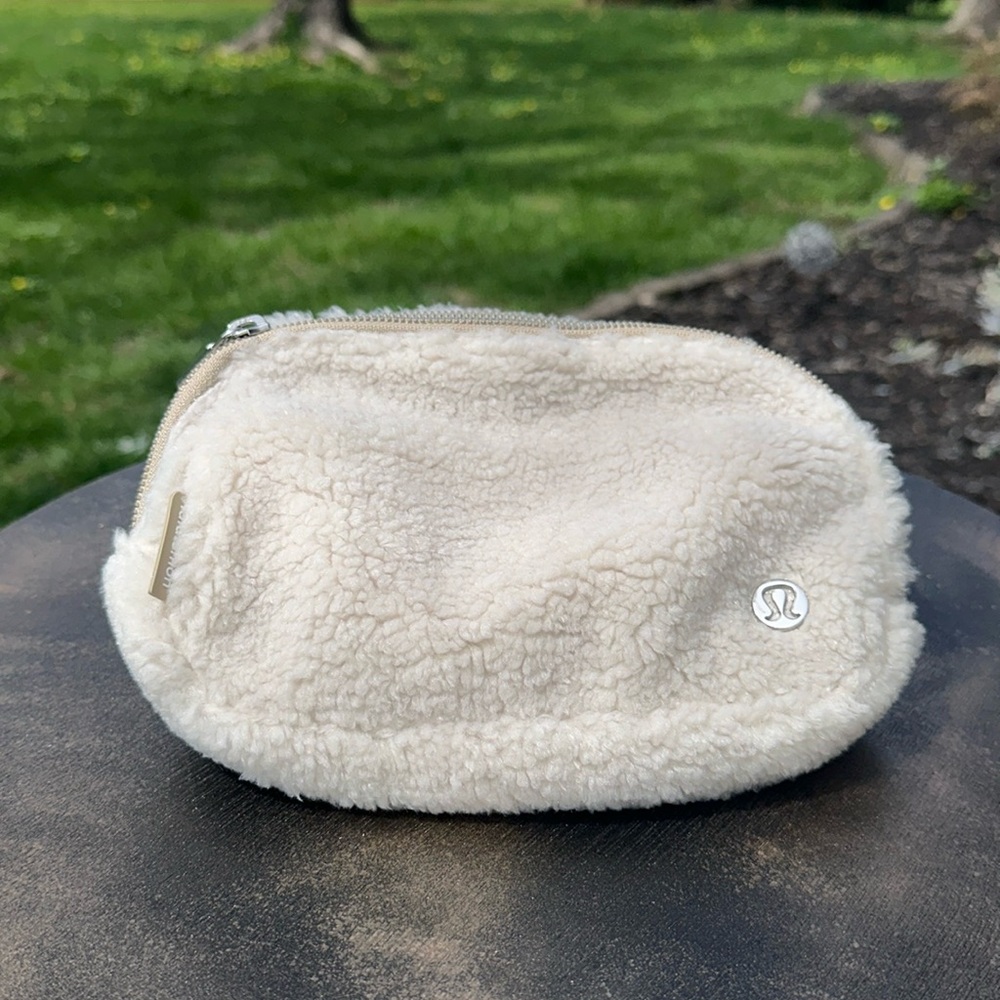 LuluLemon Athletica fleece Everywhere belt bag crossbody white/ivory opal NWT